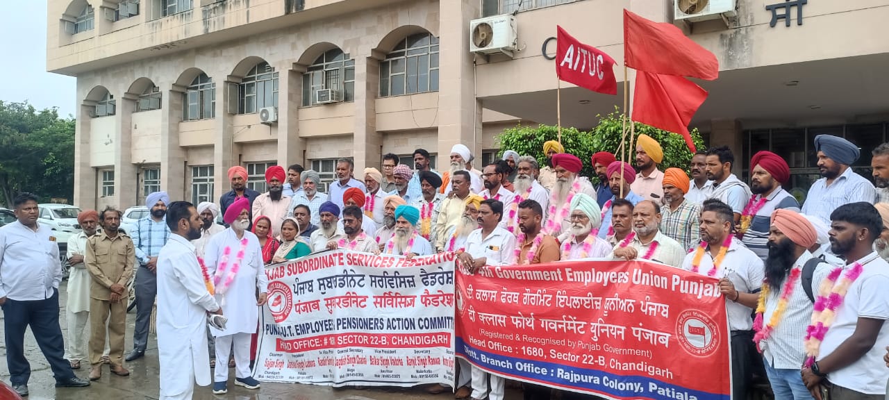 A group of 21 members started a hunger strike due to the demands of employees and pensioners - Darshan Lubana.